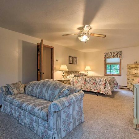 Waterfront New England House On Wickaboag Lake! West Brookfield Εξωτερικό φωτογραφία