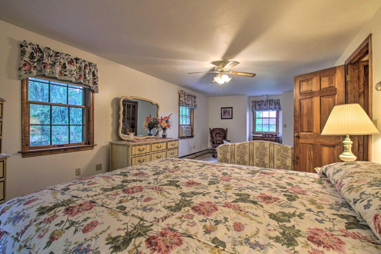 Waterfront New England House On Wickaboag Lake! West Brookfield Εξωτερικό φωτογραφία