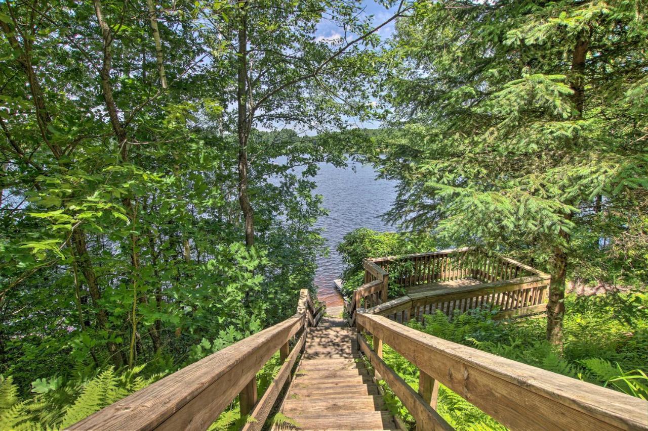 Waterfront New England House On Wickaboag Lake! West Brookfield Εξωτερικό φωτογραφία