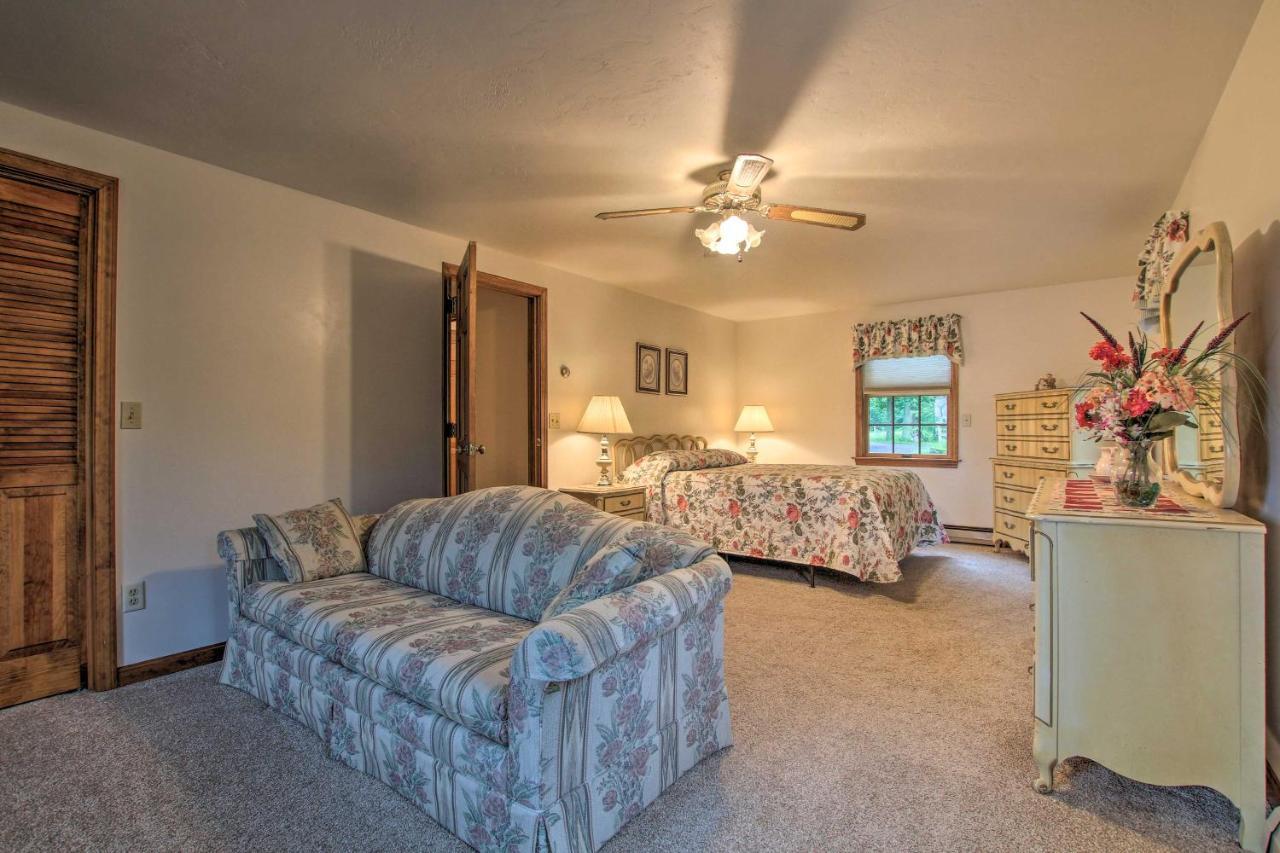Waterfront New England House On Wickaboag Lake! West Brookfield Εξωτερικό φωτογραφία